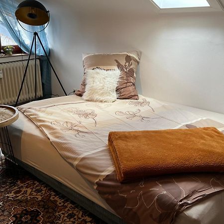 Gemuetliches Apartment Fuer Messe, Job & Kurzurlaub Im Gruenen, Naehe Duesseldorf Meerbusch Exterior foto